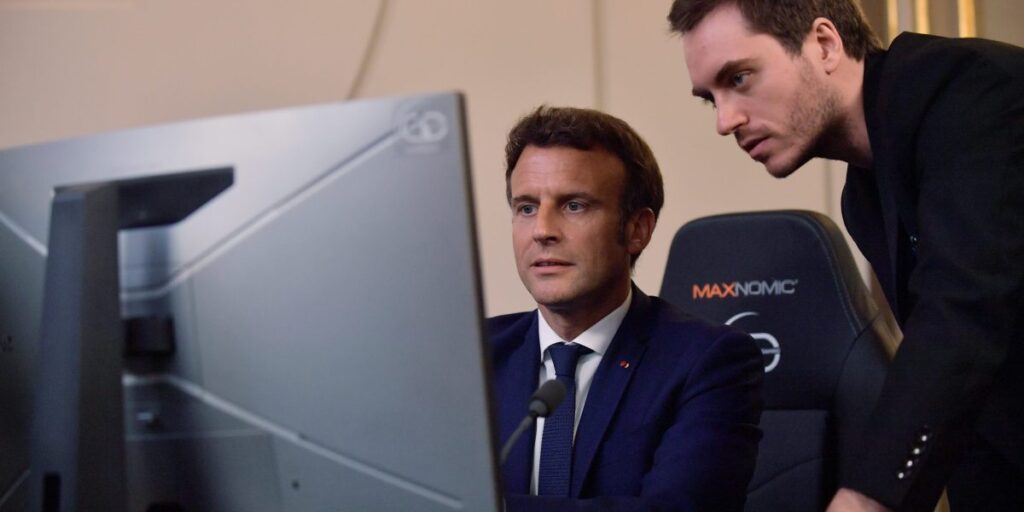 Macron da marcha atrás por las críticas a los videojuegos