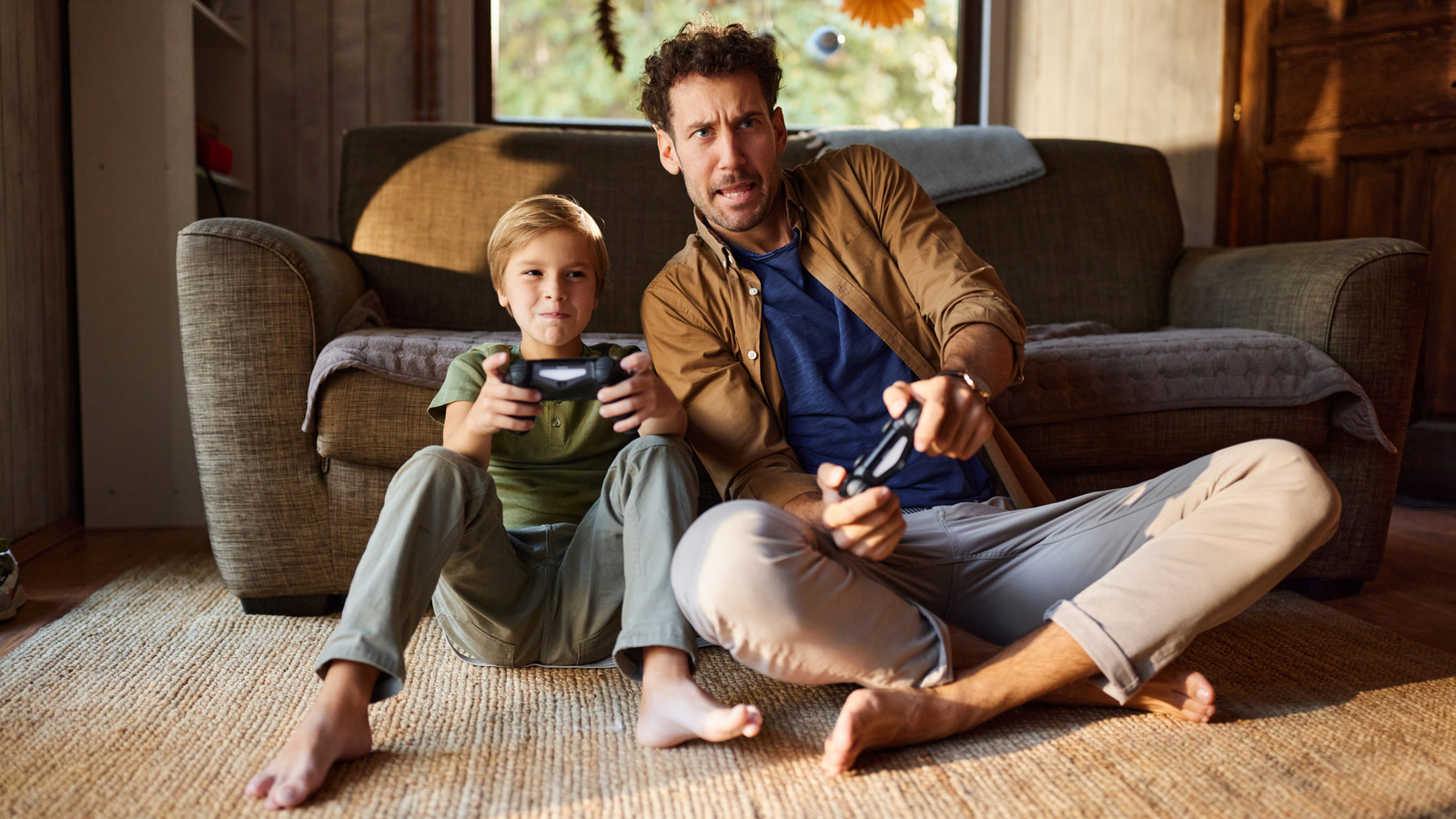 Barra de sonido vs. Auriculares: ¿Cuál es la mejor configuración de audio para juegos?